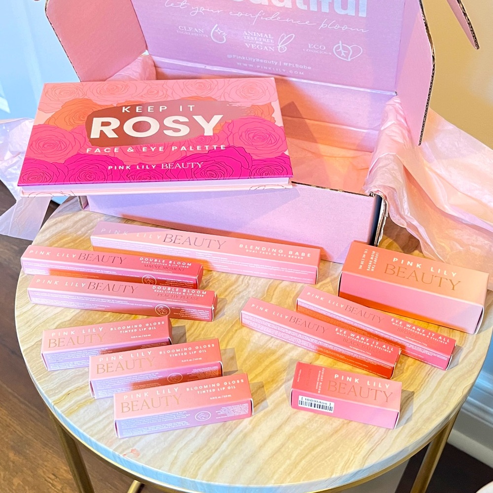 Pink Lily Beauty Set 11 pieces